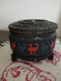 Cofanetto in legno intagliato